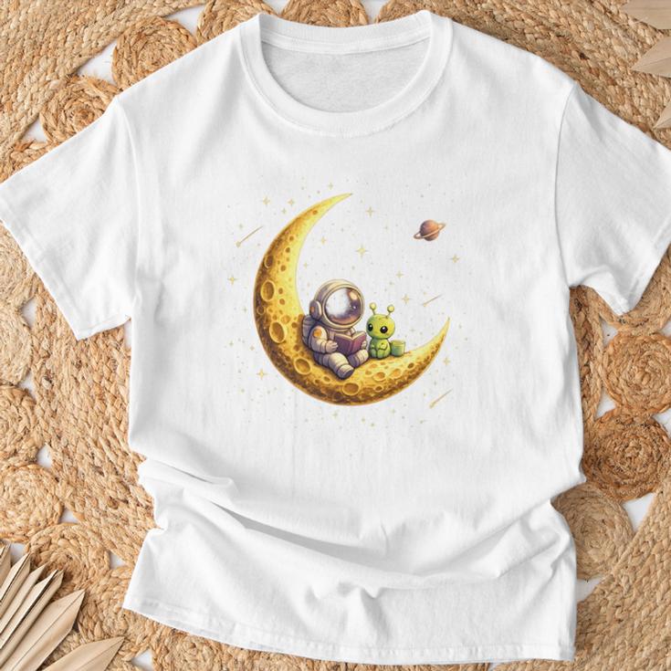 Astronaut Reading Book To Alien Moon Space Astronomy T-Shirt Gifts for Old Men