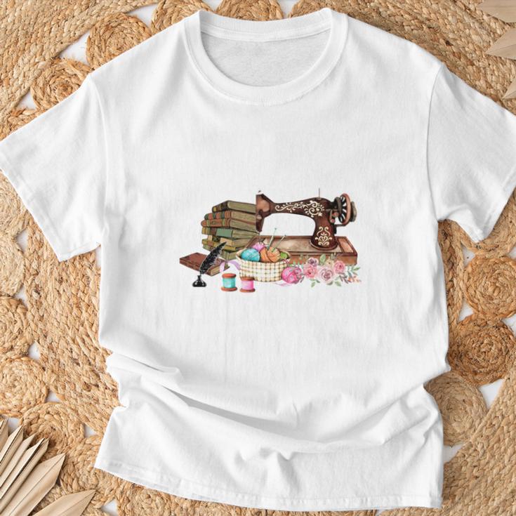 BOOKS AND SEWING QUILTING Quilting FOR MEN & WOMEN T-Shirt Gifts for Old Men