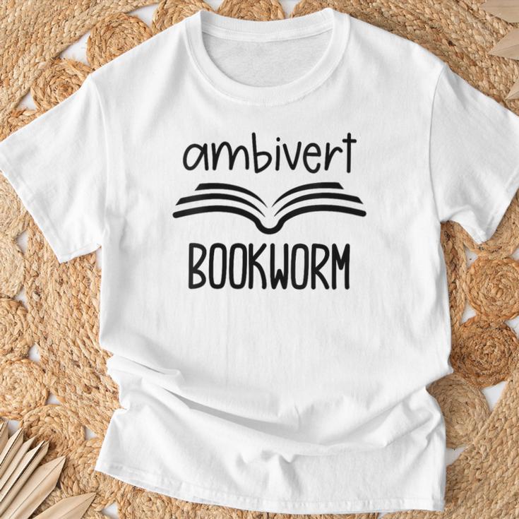 Bookworm Ambivert Fun Book Lovers Reading T-Shirt Gifts for Old Men