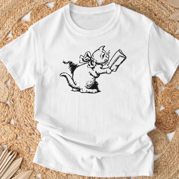 Cat Reading a Book Print T-Shirt Gifts for Old Men