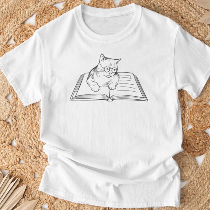 Cute Cat Reading Book Literature Kitty T-Shirt Gifts for Old Men Cute Cat Reading Book Literature Kitty T-Shirt Gifts for Old Men