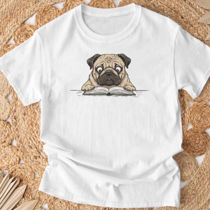 Cute Pug Dog Reading Book Love To Read T-Shirt Gifts for Old Men