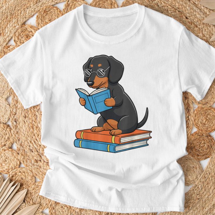 Dachshund Dog With Glasses Reading Book Librarian T-Shirt Gifts for Old Men