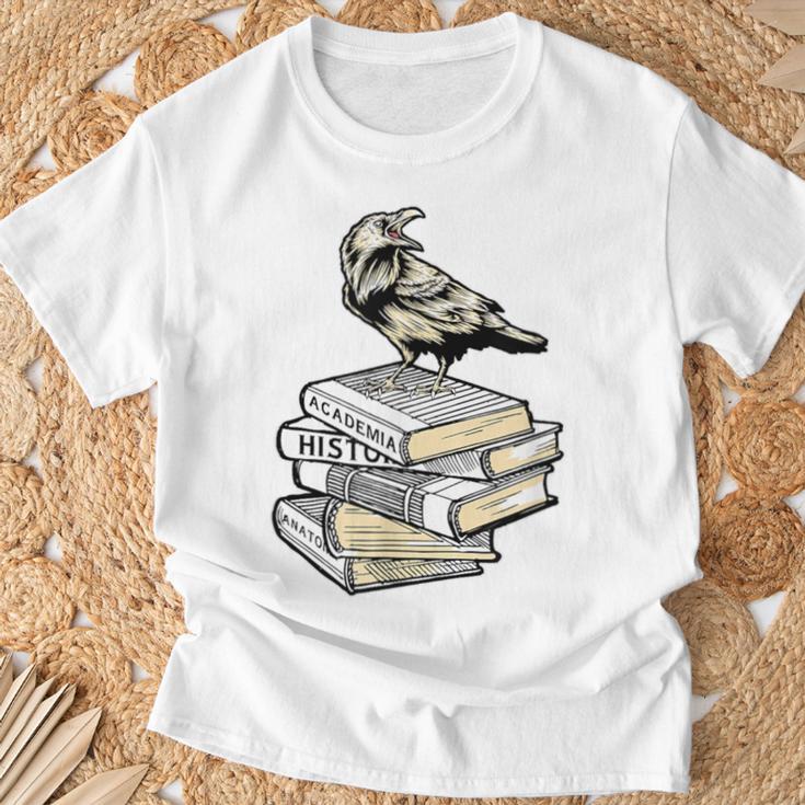 Dark Academia Aesthetic Raven Crow On Old Vintage Books T-Shirt Gifts for Old Men