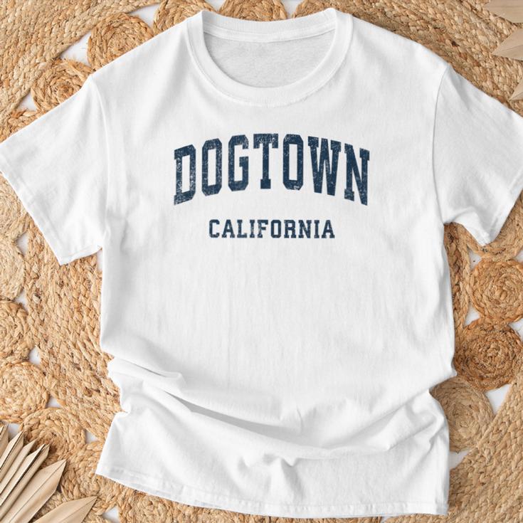 Dogtown California Ca ビンテージアスレチックスポーツデザイン Tシャツ 高齢者への贈り物