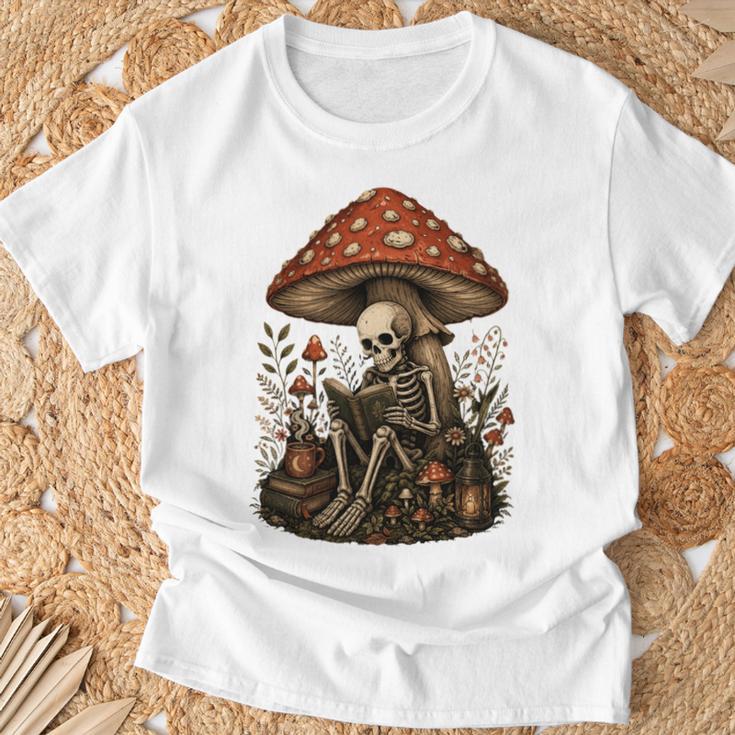 Floral Mushroom Skeleton Reading Books Gothic Humor T-Shirt Gifts for Old Men