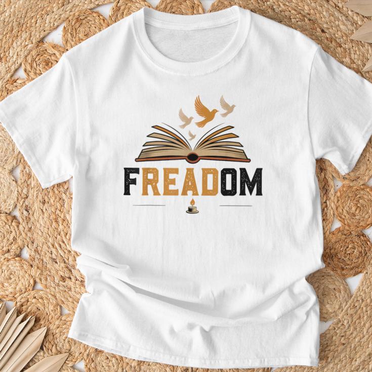 Freadom Anti Banned Books Lovers Reading Librarian Bookworm T-Shirt Gifts for Old Men