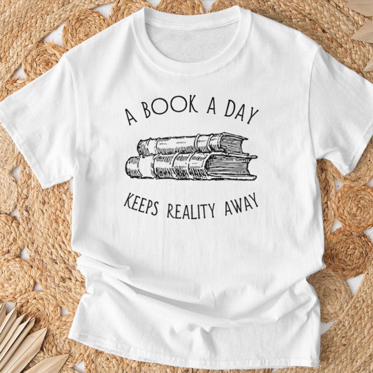 Fun Novel Reader Tee A Book A Day Keeps Reality Away Shirt T-Shirt Gifts for Old Men