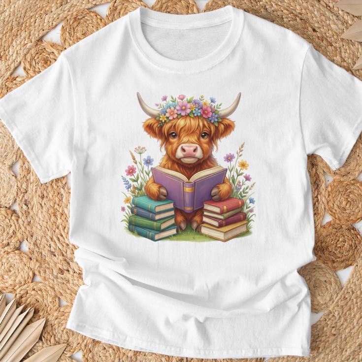Highland Cow Book Floral Bookworm Librarian Cute Easter Day T-Shirt Gifts for Old Men
