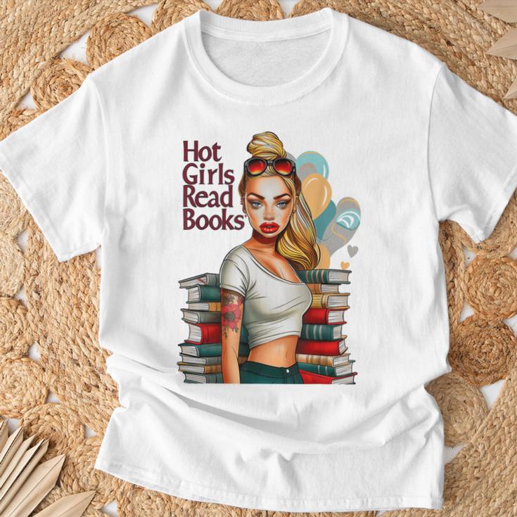 Hot Girls Read BooksSpicy Bookish Girl Dark Romance Reader T-Shirt Gifts for Old Men