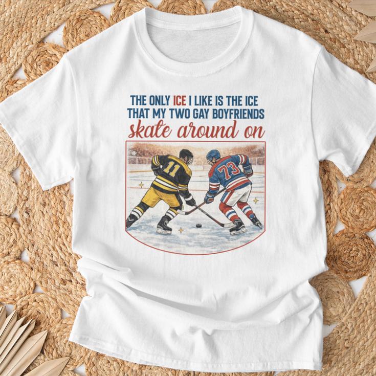 Ice Hockey Romance Reader Book Lover Reading Smut Smutty T-Shirt Gifts for Old Men