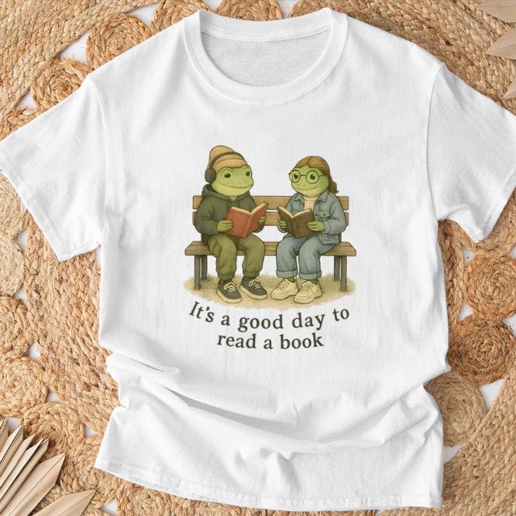 It’s A Good Day To Read A Book – Reading Frog T-Shirt Gifts for Old Men