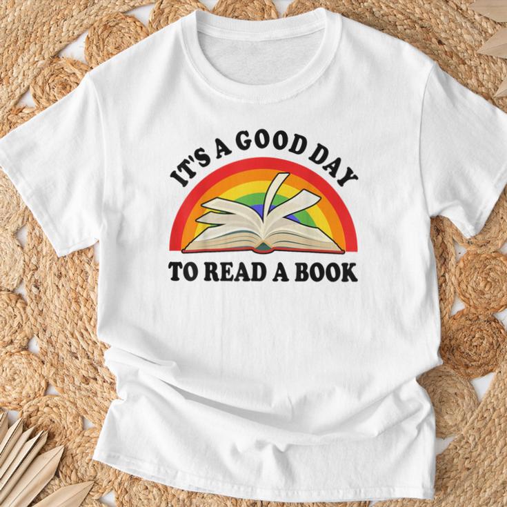 Its Good Day To Read A Book Kids Girl Women Teacher Reading T-Shirt Gifts for Old Men