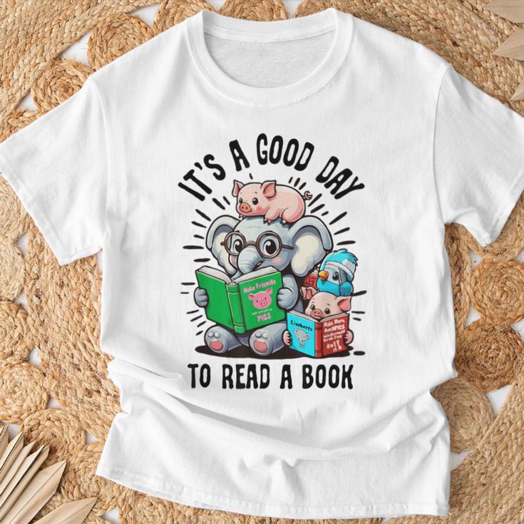 Its A Good Day To Read Book Lover Cute Pig And Elephant T-Shirt Gifts for Old Men