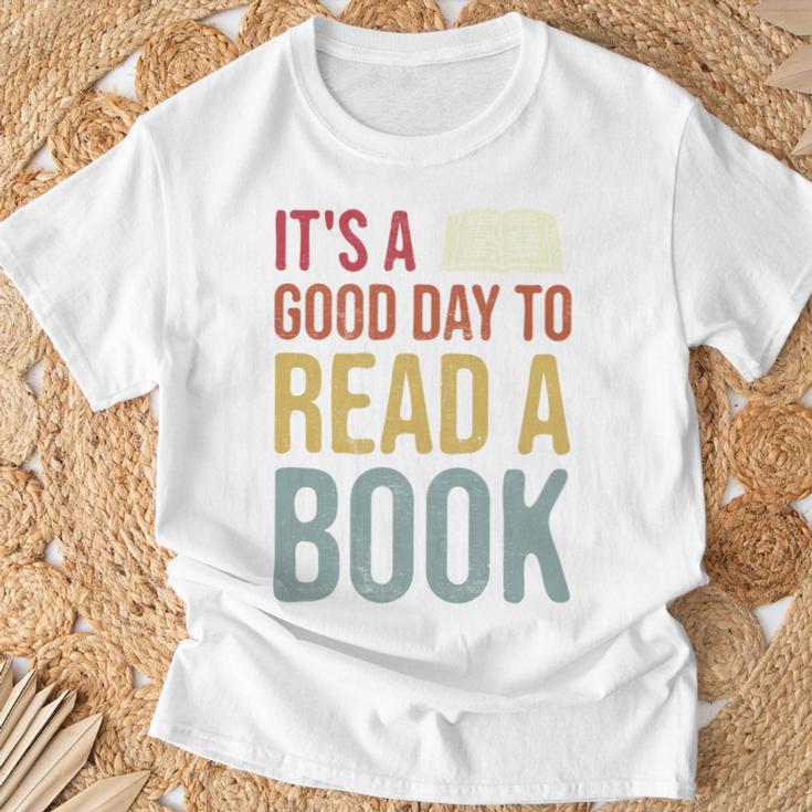 It's A Good Day To Read A Book Vintage T-Shirt Gifts for Old Men It's A Good Day To Read A Book Vintage T-Shirt Gifts for Old Men