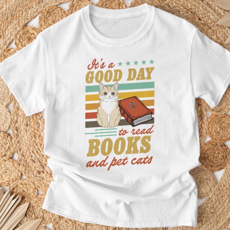 It's A Good Day To Read Books And Pet Cats Literary Quote T-Shirt Gifts for Old Men