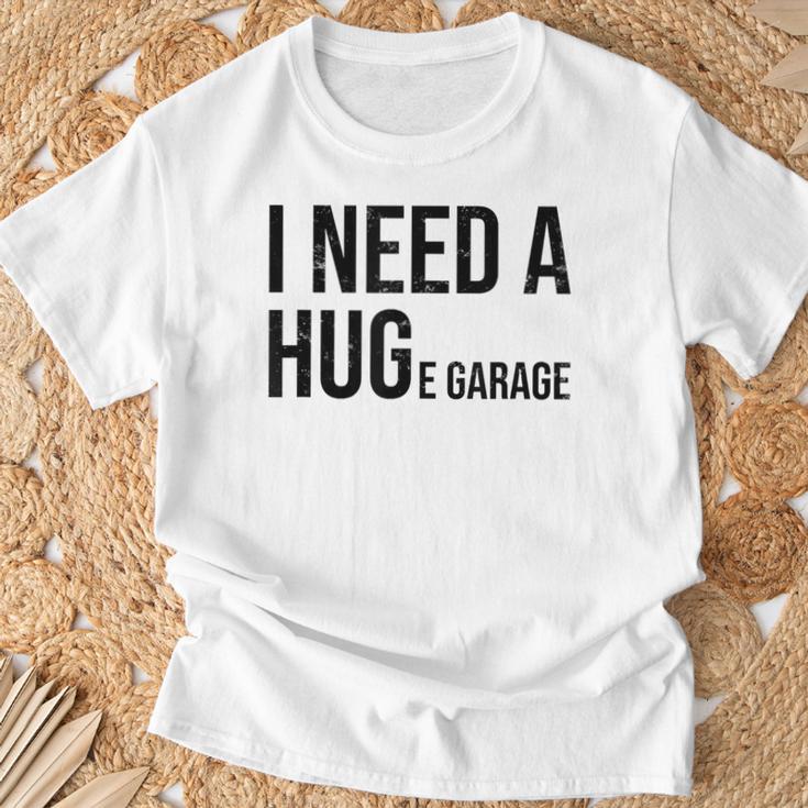 I Need A Huge Garage 面白い 車 バイク 整備士 工房 引用 Tシャツ 高齢者への贈り物