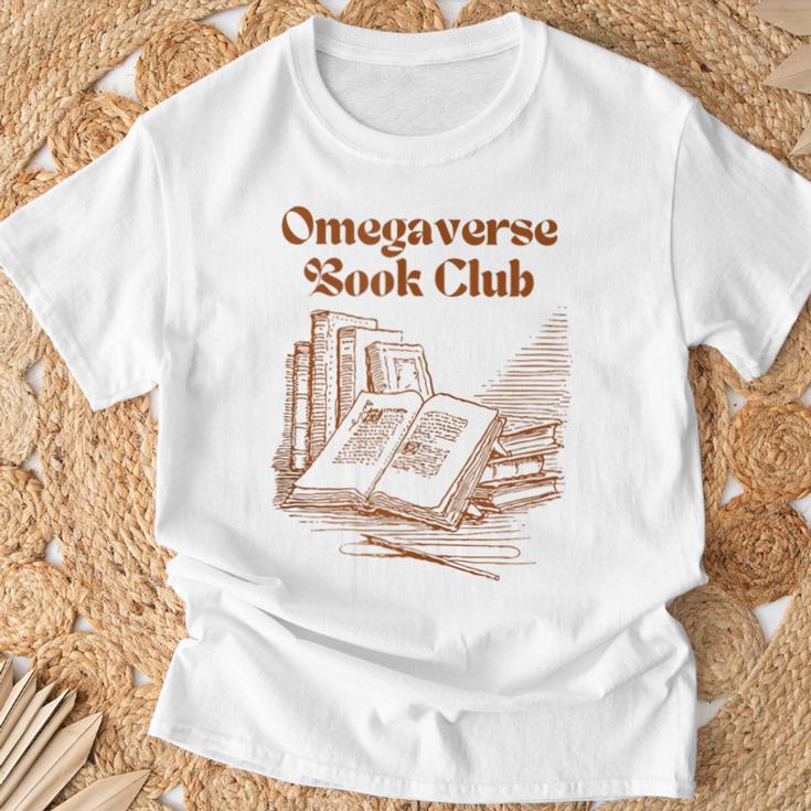 Omegaverse Book Club Reading Alpha Beta Omega Romance T-Shirt Gifts for Old Men