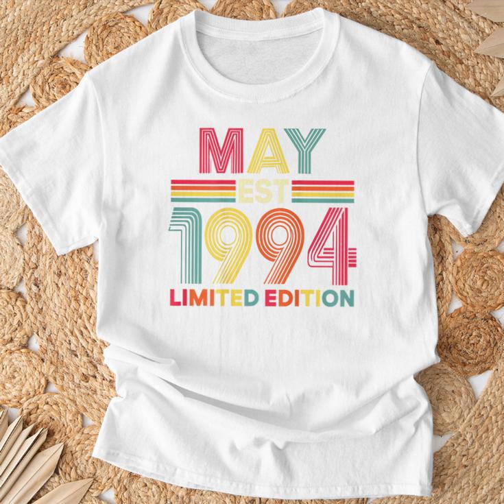 On Back レトロ 5月 Est 1994 誕生日 32歳 32歳 Tシャツ 高齢者への贈り物