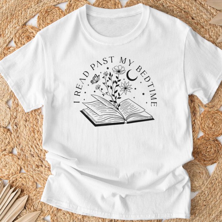 One More Chapter Bookish Well-Read For Book Nerds Bookworms T-Shirt Gifts for Old Men