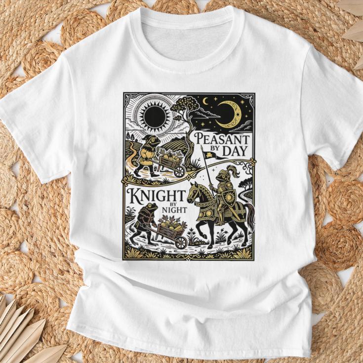 Peasant By Day Knight By Night ルネッサンスフェア ファニー カエル Tシャツ 高齢者への贈り物