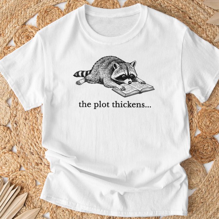 The Plot Thickens Raccoon Reading Book Bookish T-Shirt Gifts for Old Men The Plot Thickens Raccoon Reading Book Bookish T-Shirt Gifts for Old Men