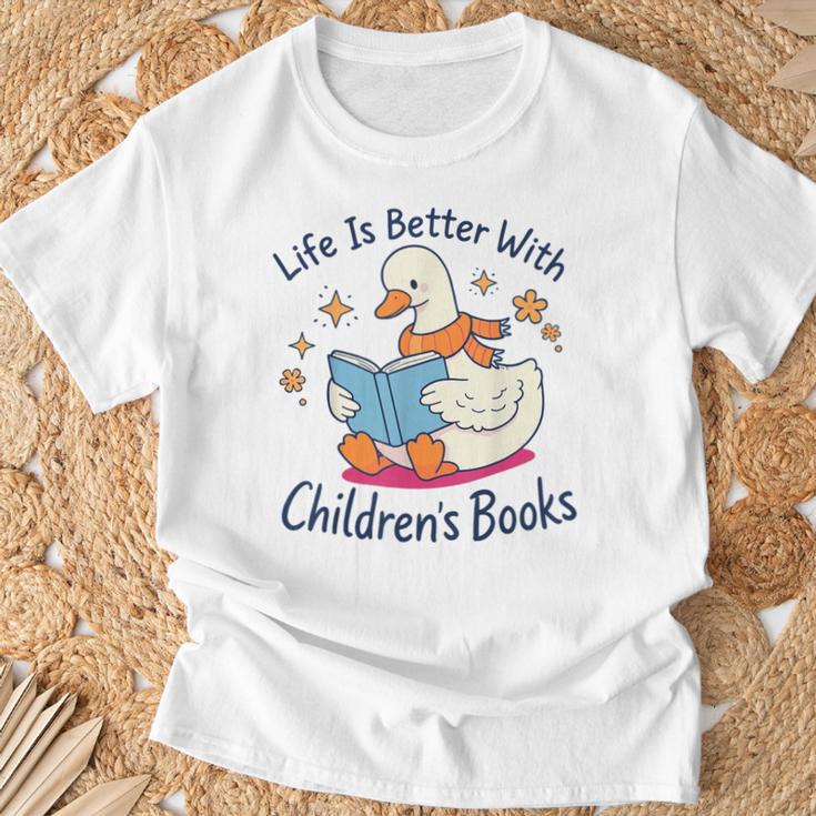 I Still Read Children’s Books Cute Duck Reading Book Lover T-Shirt Gifts for Old Men I Still Read Children’s Books Cute Duck Reading Book Lover T-Shirt Gifts for Old Men