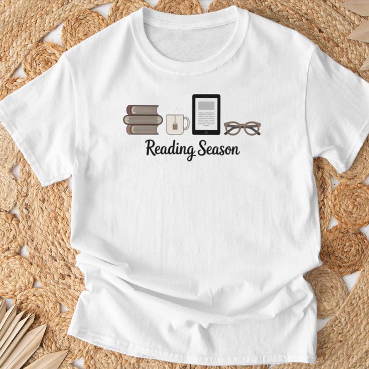 Reading Season Book Lover Librarian Cozy Bookworm T-Shirt Gifts for Old Men
