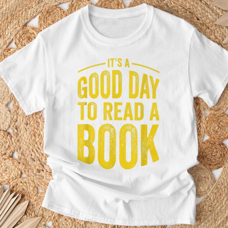 Reading Teacher Bookworm Its A Good Day To Read A Book T-Shirt Gifts for Old Men