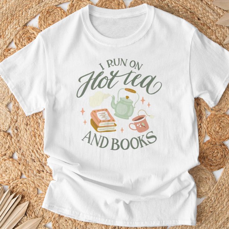 I RUN ON HOT TEA & BOOKS Reader Reading Meme ON BACK T-Shirt Gifts for Old Men I RUN ON HOT TEA & BOOKS Reader Reading Meme ON BACK T-Shirt Gifts for Old Men