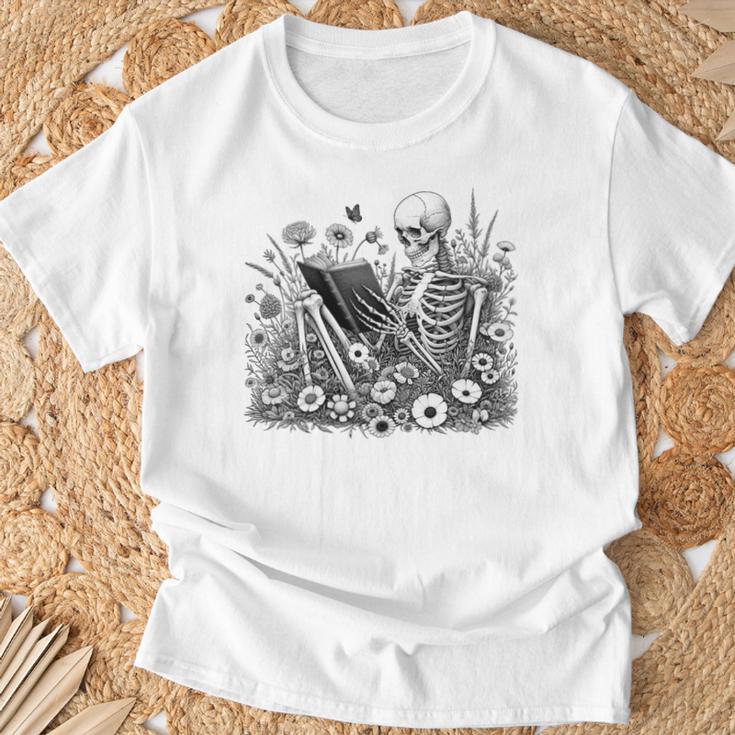 Skeleton Reading Book Floral Bookish Aesthetic Book Lover T-Shirt Gifts for Old Men Skeleton Reading Book Floral Bookish Aesthetic Book Lover T-Shirt Gifts for Old Men