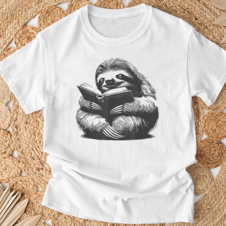 Sleepy Sloth Reading Book Cute Vintage Animal Graphic T-Shirt Gifts for Old Men