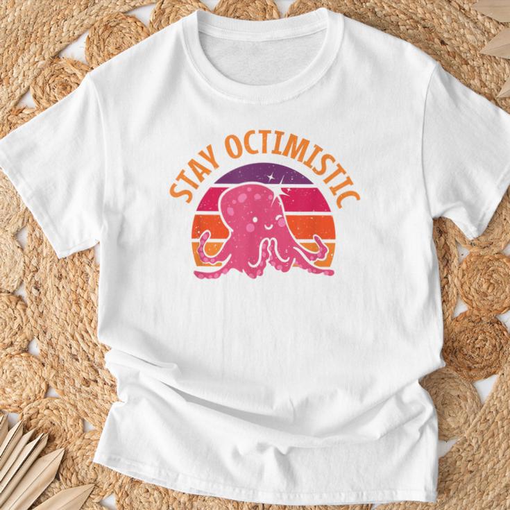 Stay Octimistic オクトパス 頭足類 イカ メンズ レディース Tシャツ 高齢者への贈り物
