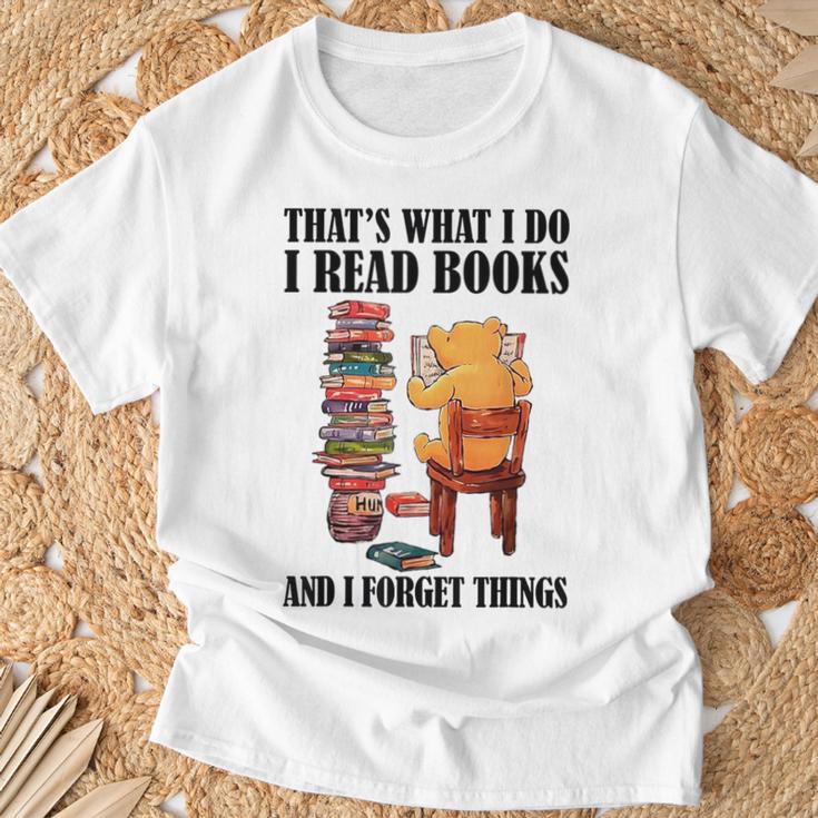 That's What I Do Read Books And I Forget Things Bear Reading T-Shirt Gifts for Old Men