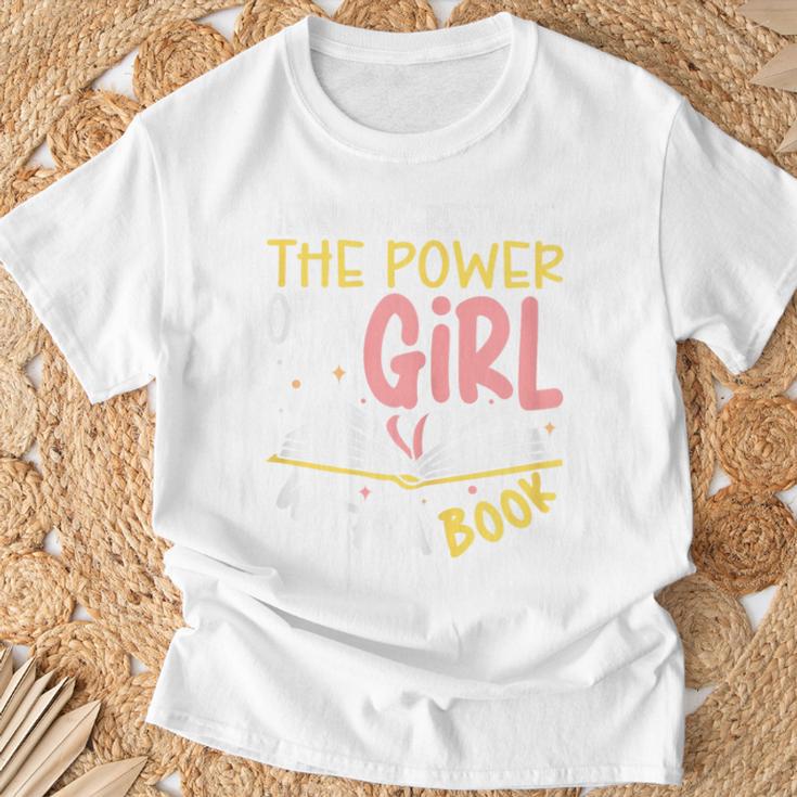 Never Underestimate Bookworm Girl Book Reader Reading T-Shirt Gifts for Old Men