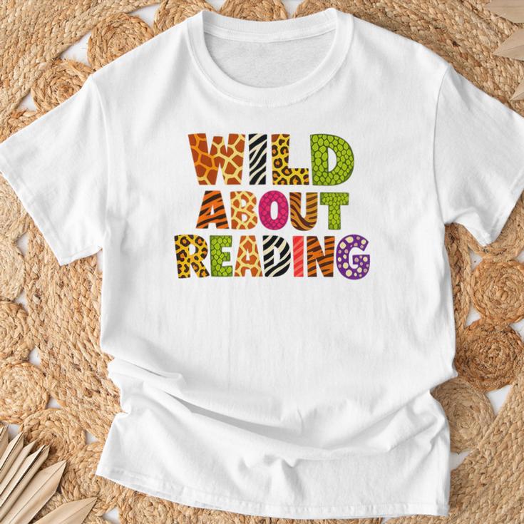 Wild About Reading Book Animal Teacher Children's Book Lover T-Shirt Gifts for Old Men