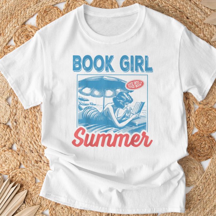 Women Retro Book Girl Summer Bookish Vacation Reader T-Shirt Gifts for Old Men