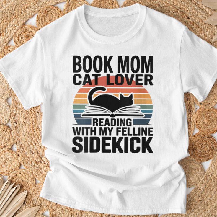 Women's Book Mom Cat Lover Reading With My Felline Sidekick T-Shirt Gifts for Old Men