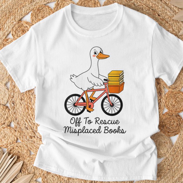 Women's Librarian Goose Book Lover Humor Reading Goose T-Shirt Gifts for Old Men Women's Librarian Goose Book Lover Humor Reading Goose T-Shirt Gifts for Old Men