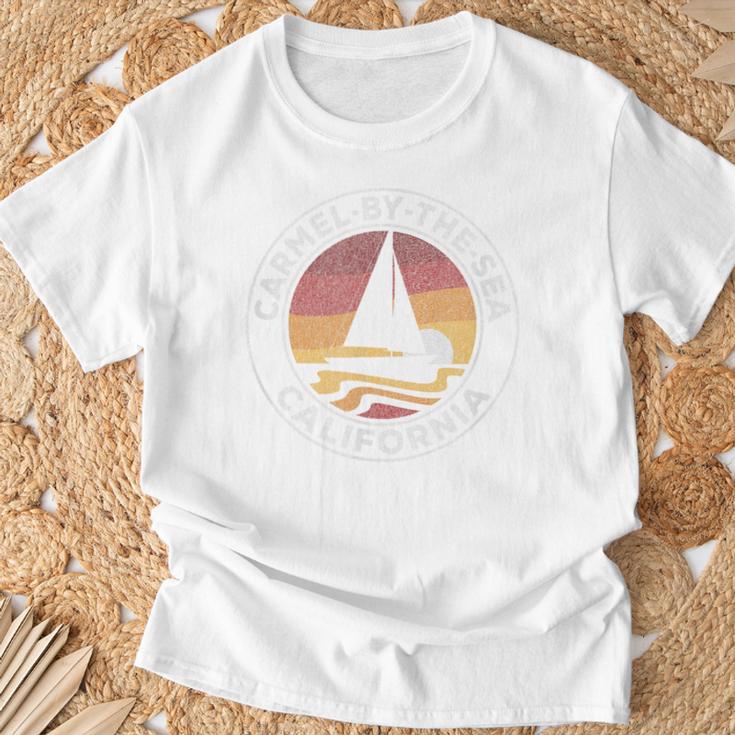カーメルバイ・ザ・シー カリフォルニア ヴィンテージ ヨット 70年代 レトロ 太陽 Tシャツ 高齢者への贈り物