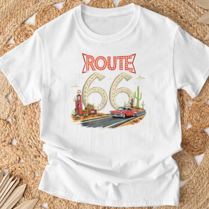 クラシック レトロ ルート66 砂漠の情景 赤 ヴィンテージ 車 Tシャツ 高齢者への贈り物