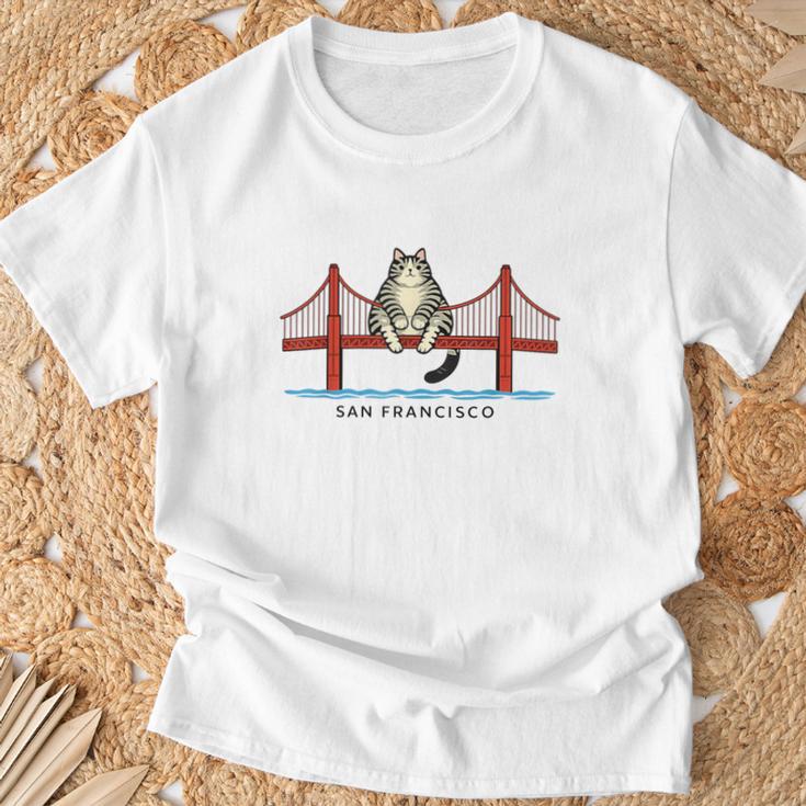 サンフランシスコ猫ゴールデンゲイツブリッジキャット読書本 Tシャツ 高齢者への贈り物