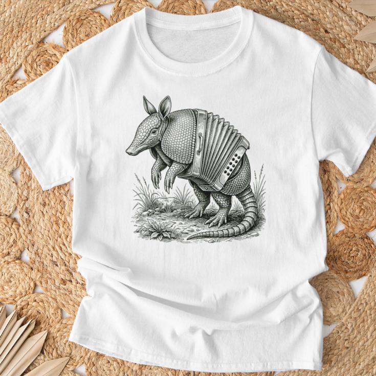 シュールなアコーディオンミュージカルアルマジロアート Tシャツ 高齢者への贈り物