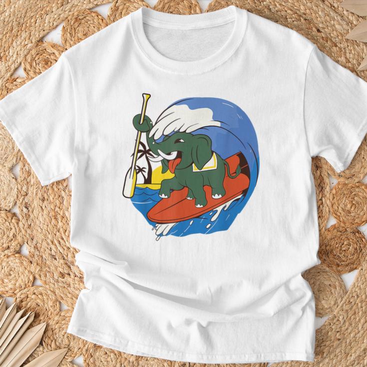 パドル付きサーフボードに乗った象さん。スタンドアップパドル ボード サーフィン パドル パドルボード Tシャツ 高齢者への贈り物