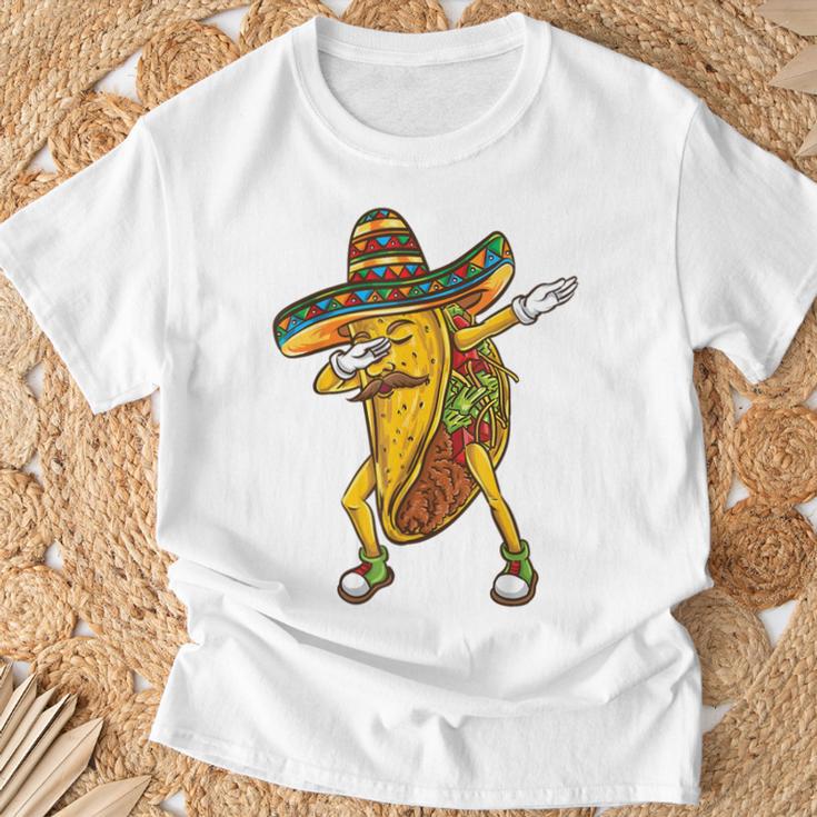メキシコのタコスをダビングする Cinco De Mayo Tシャツ 高齢者への贈り物