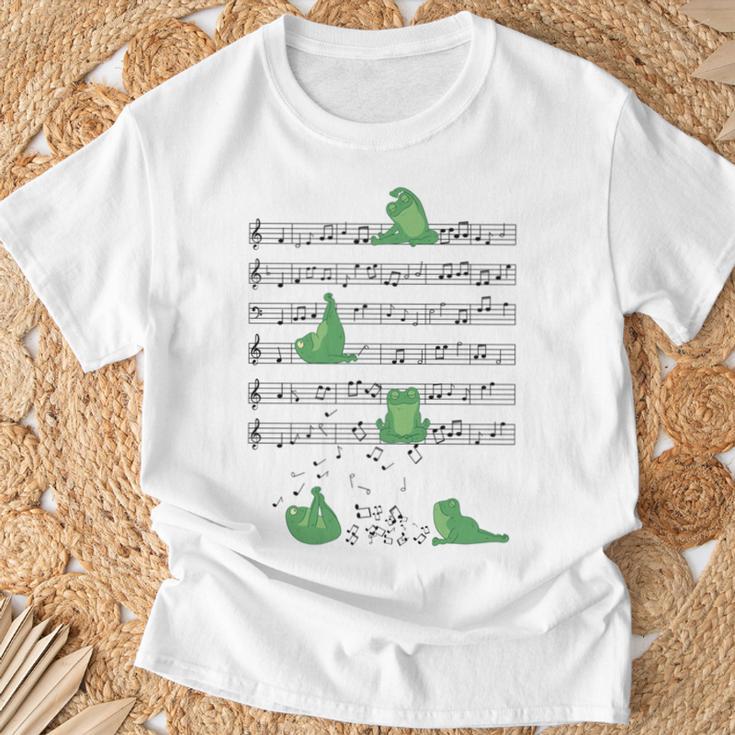 ヨガをしているかわいいカエル 音符 音記号 ミュージシャンアート 長袖tシャツ Tシャツ 高齢者への贈り物