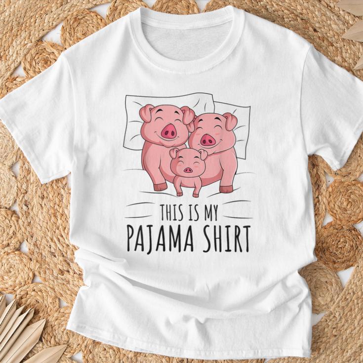 眠っている豚が大好きな豚のパジャマ。 Tシャツ 高齢者への贈り物