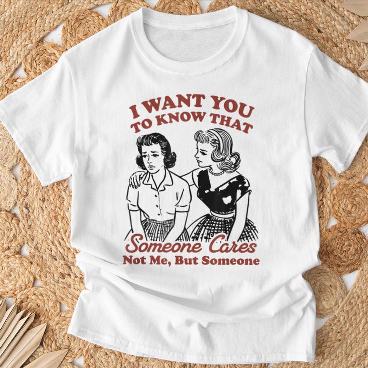 誰かが私ではなく誰かを気にかけていることを知ってほしい Tシャツ 高齢者への贈り物