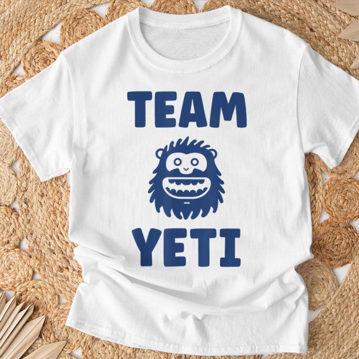 野獣のイエティ 忌まわしい雪だるまのユーモア 私はイエティが大好き Team Yeti Tシャツ 高齢者への贈り物