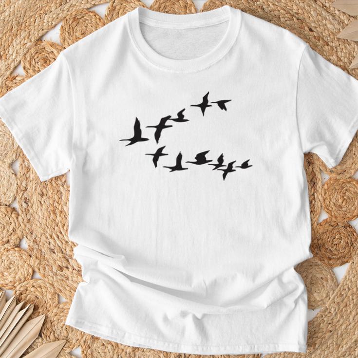 飛ぶ鳥の群れ 長袖tシャツ Tシャツ 高齢者への贈り物